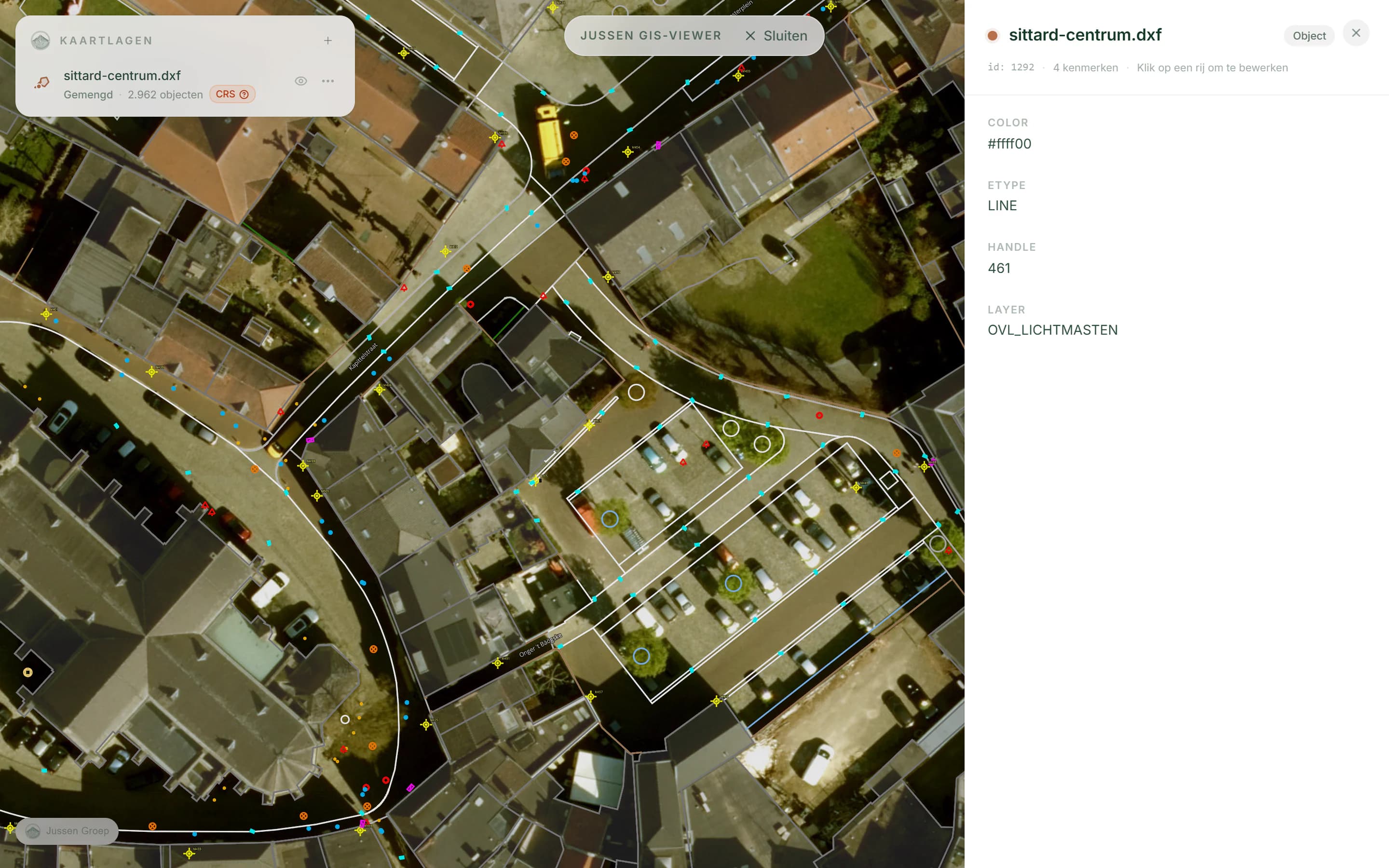 Dezelfde tekening in de Jussen GIS-viewer, op de luchtfoto, met de gegevens van een aangeklikte lichtmast
